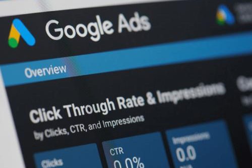 什么是 Google 数据洞察以及如何在 Google Ads 广告系列中使用此工具？
